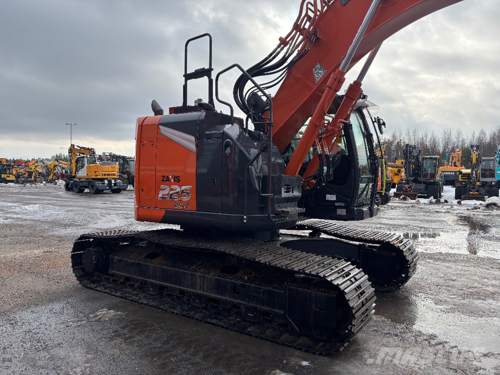 Hitachi ZX 225 US-7 / Engcon, Rasvari, Lämmitin, StageV Kāpurķēžu ekskavatori