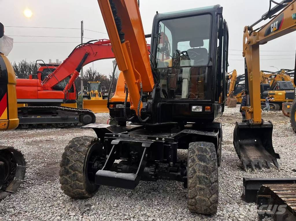 Hyundai 60W-9 Ekskavatori uz riteņiem