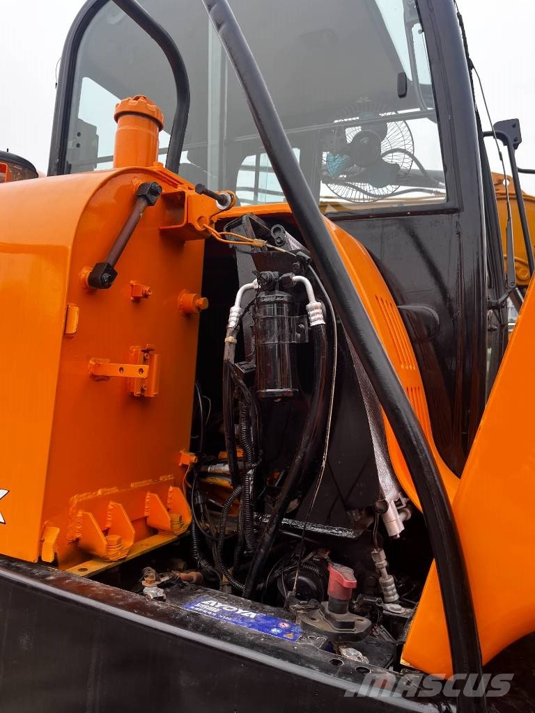 Hyundai 60W-9 Ekskavatori uz riteņiem