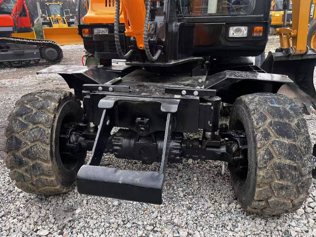 Hyundai 60W-9 Ekskavatori uz riteņiem