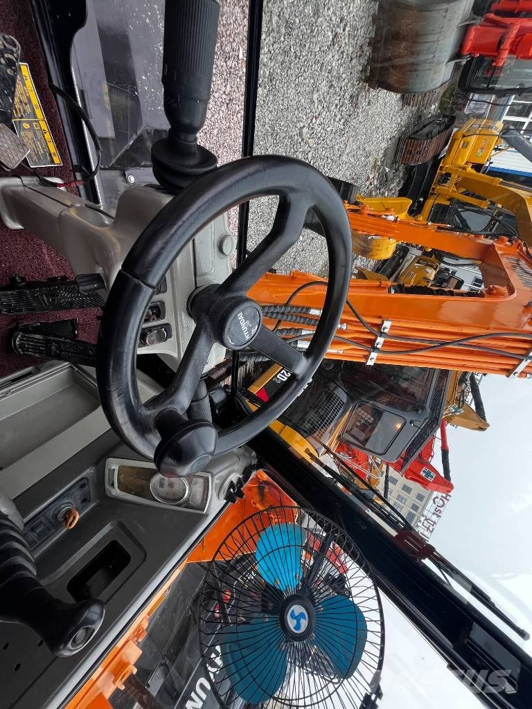 Hyundai 60W-9 Ekskavatori uz riteņiem