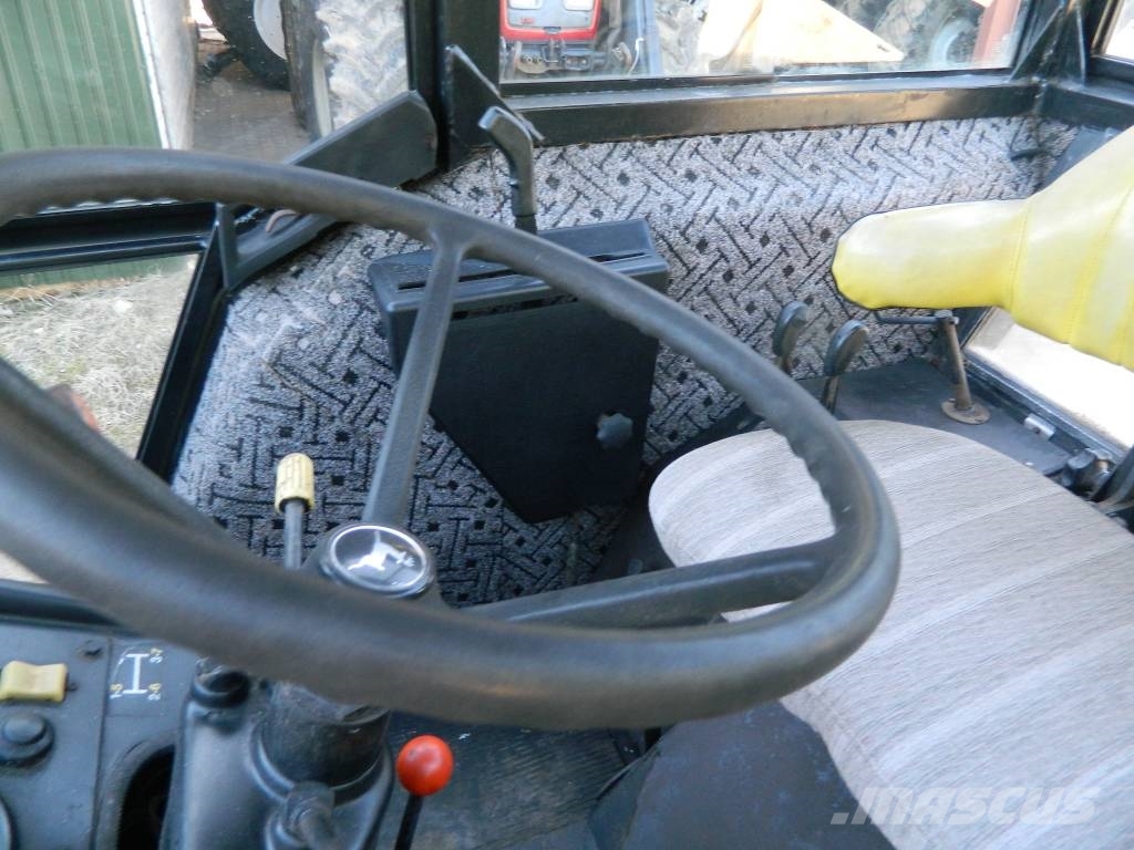 John Deere 2130 Трактора