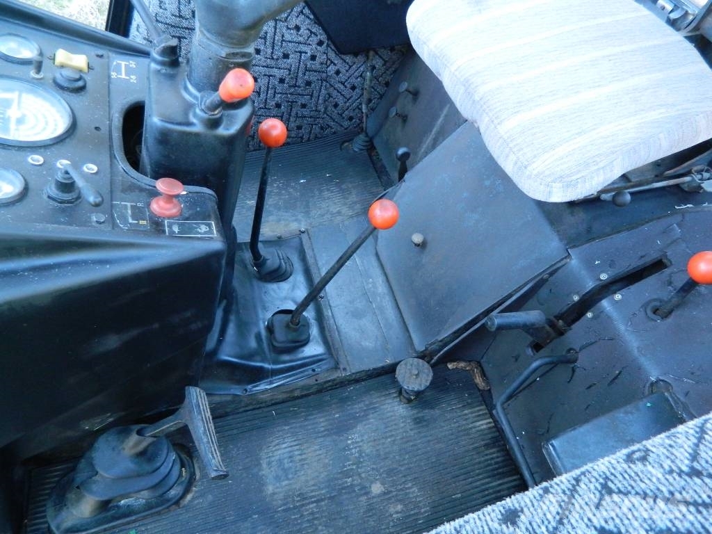John Deere 2130 Трактора