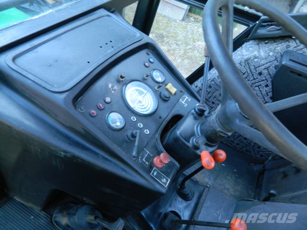 John Deere 2130 Трактора