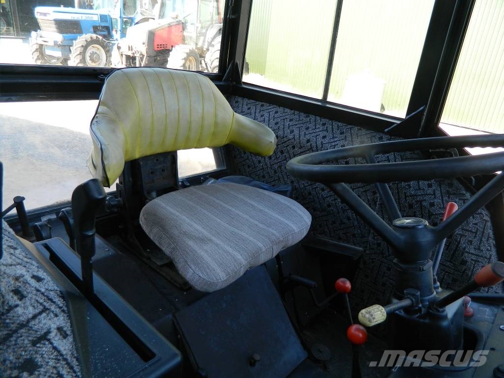 John Deere 2130 Трактора