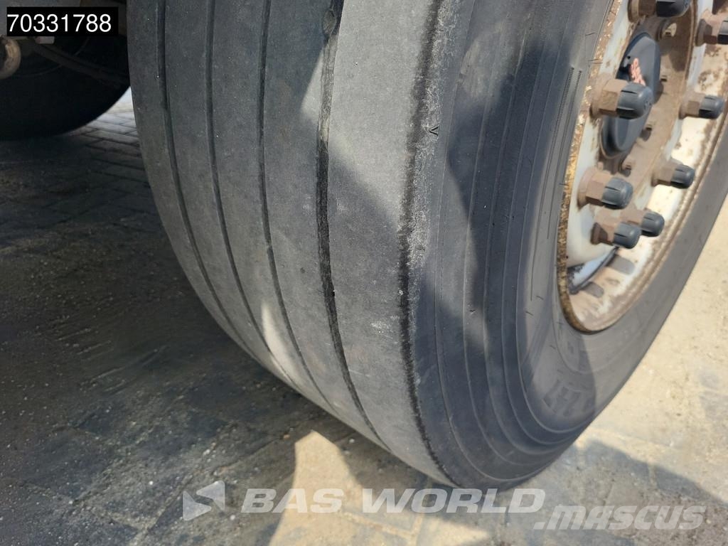 Schmitz Cargobull SCB*S3B Tailgate Lift Axle 250x270cm نصف مقطورات بدرجة حرارة قابلة للضبط