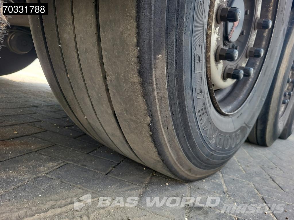 Schmitz Cargobull SCB*S3B Tailgate Lift Axle 250x270cm نصف مقطورات بدرجة حرارة قابلة للضبط