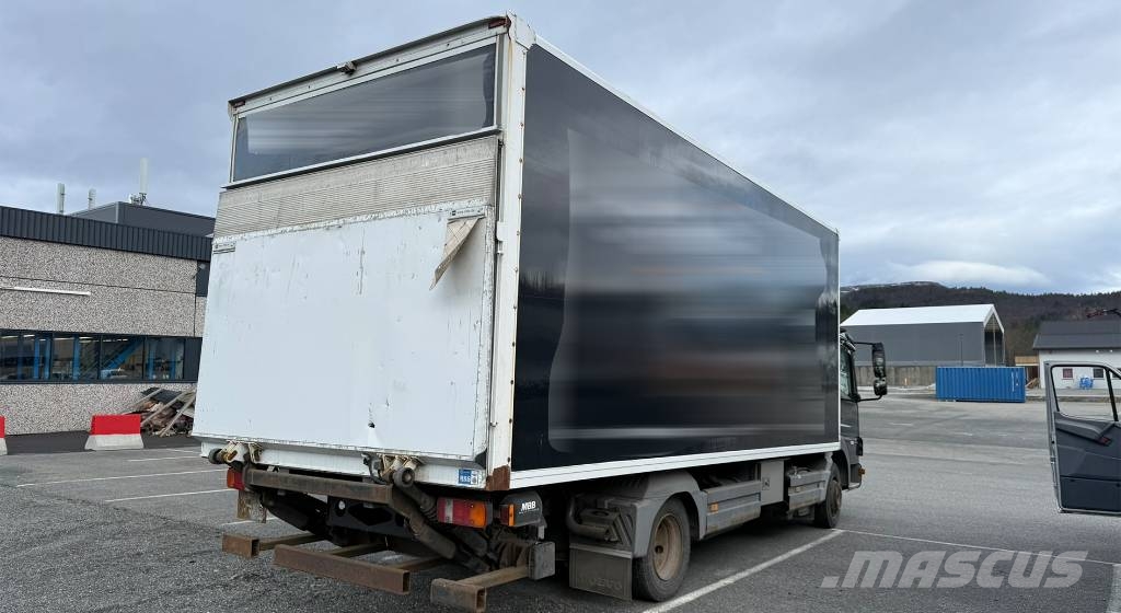 Mercedes-Benz 818 L Skříňová nástavba