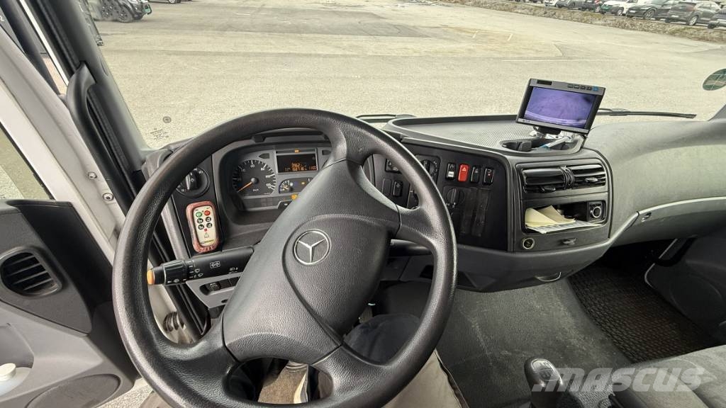 Mercedes-Benz 818 L Skříňová nástavba
