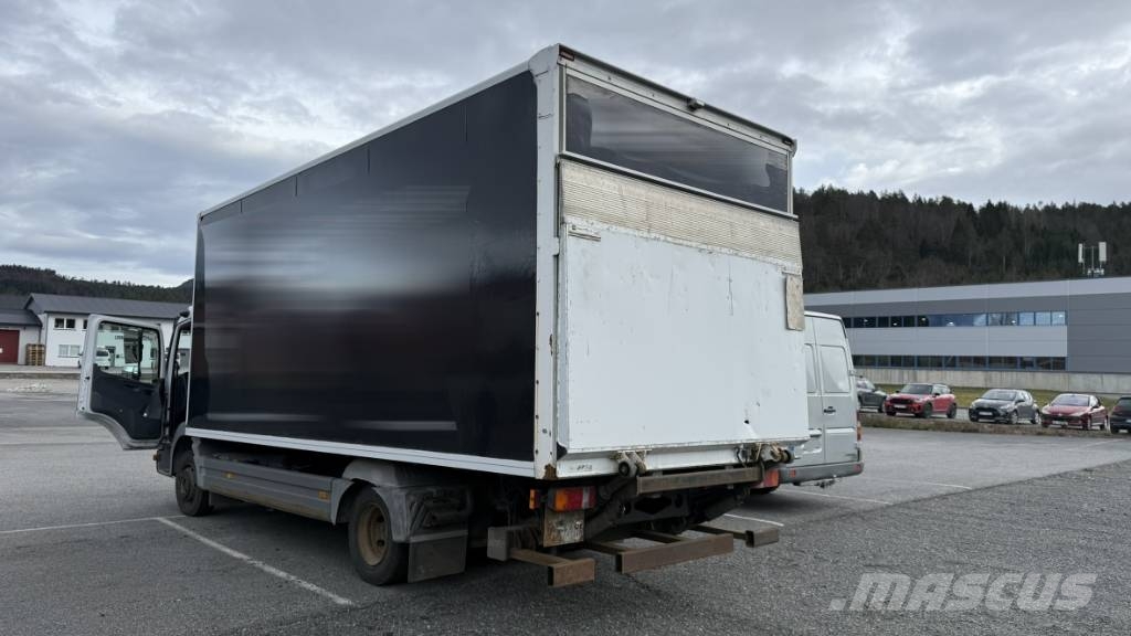 Mercedes-Benz 818 L Skříňová nástavba