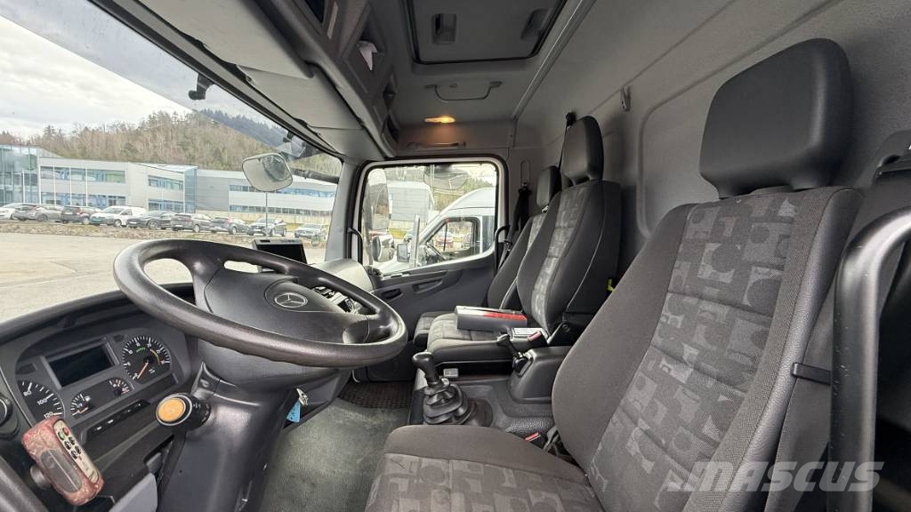 Mercedes-Benz 818 L Skříňová nástavba
