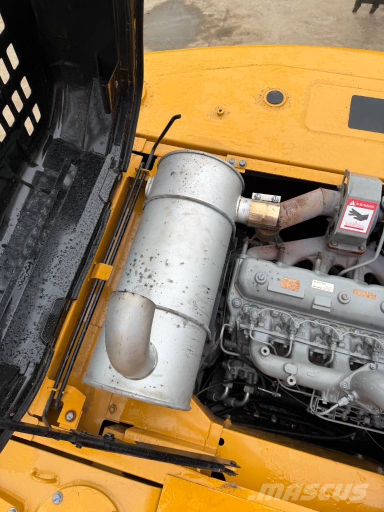 Sany SY 235 C   3000 units excavators in stock 履带挖掘机
