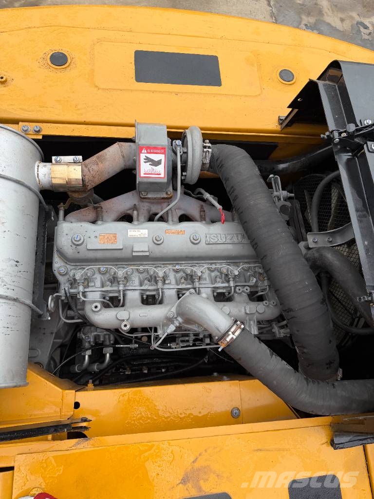 Sany SY 235 C   3000 units excavators in stock 履带挖掘机