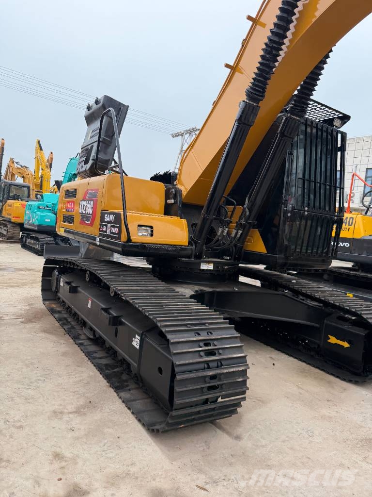 Sany SY 235 C   3000 units excavators in stock 履带挖掘机