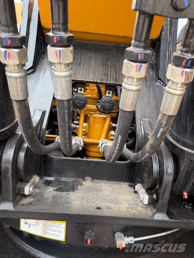 Sany SY 235 C   3000 units excavators in stock 履带挖掘机
