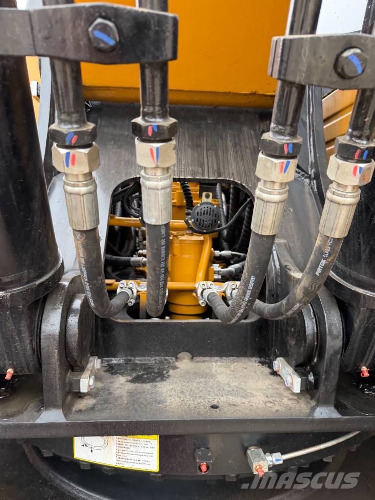 Sany SY 235 C   3000 units excavators in stock 履带挖掘机