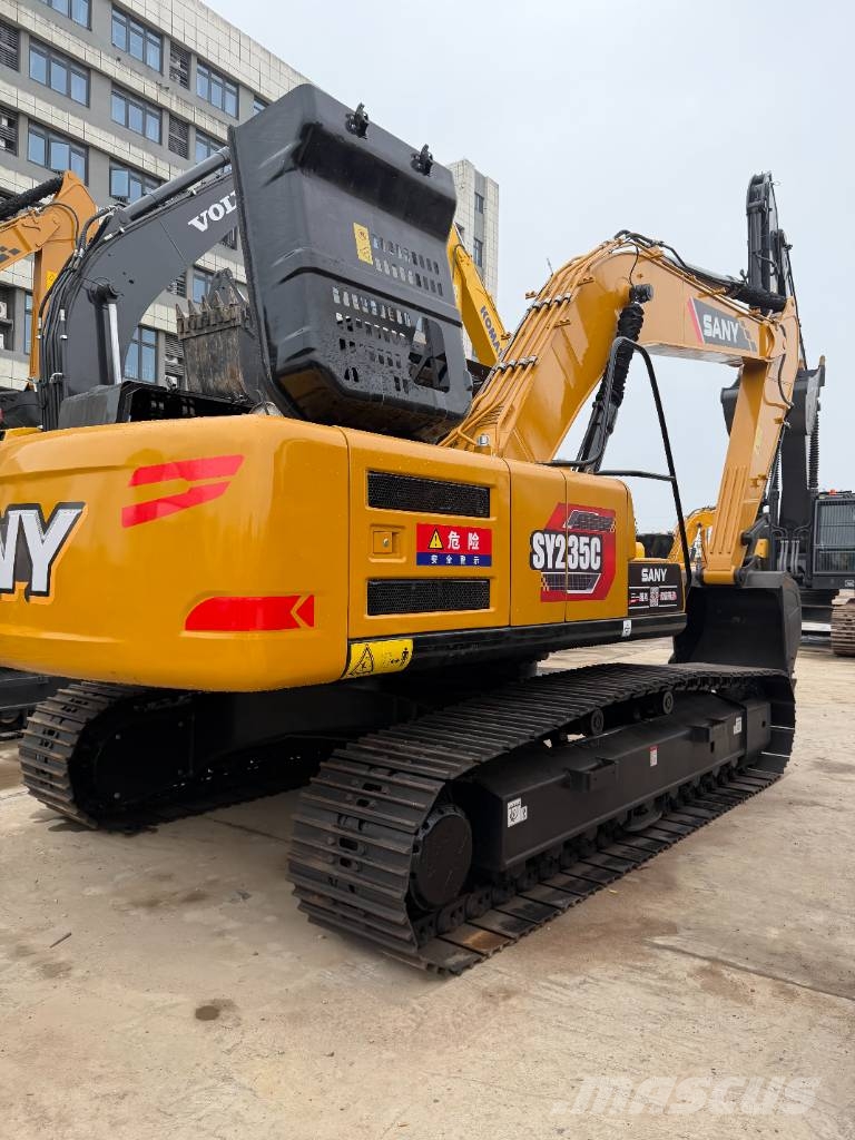 Sany SY 235 C   3000 units excavators in stock 履带挖掘机