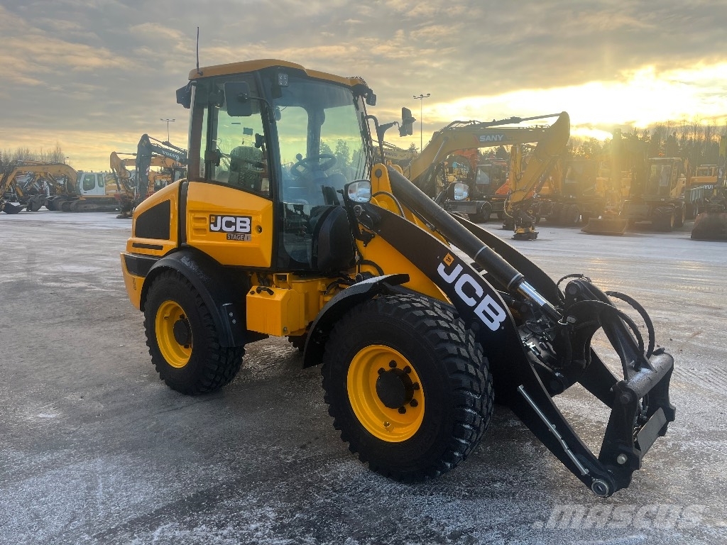 JCB 409 / Myyty, Sold  ! Фронтальні навантажувачі