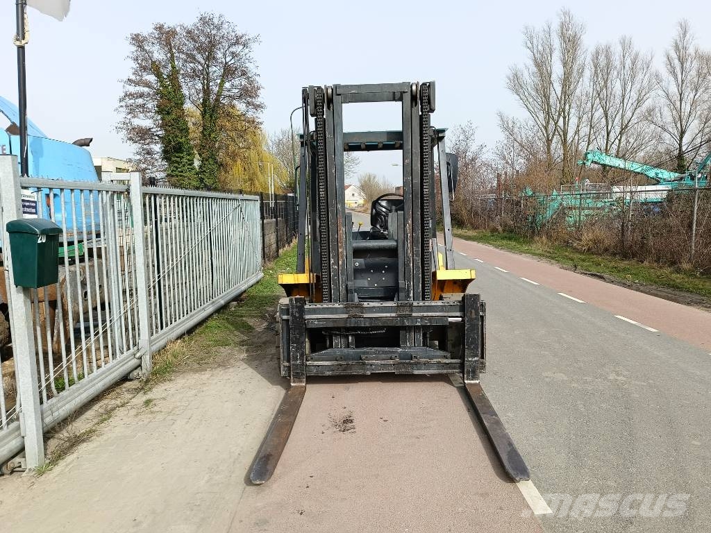 OM carrelli DI60C 6 ton heftruck forklift stapler شاحنات الديزل