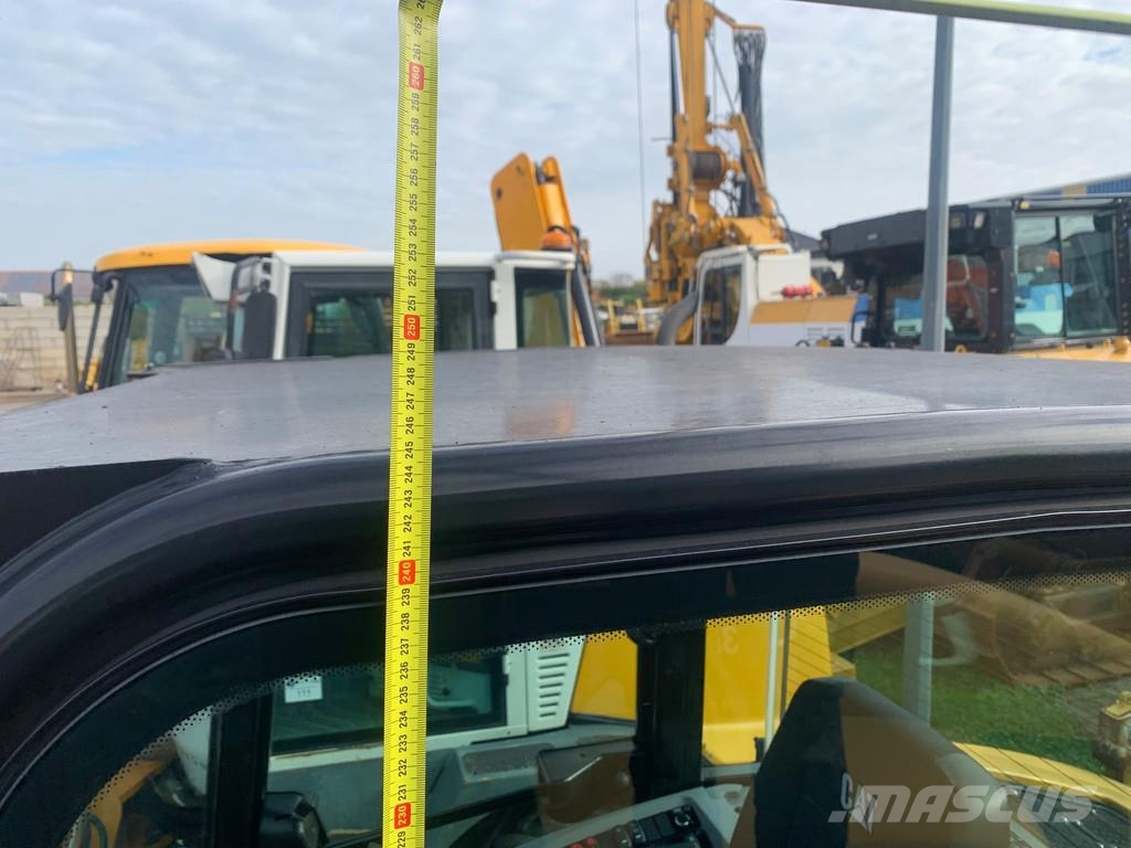 CAT 906M . Utovarivači na kotačima