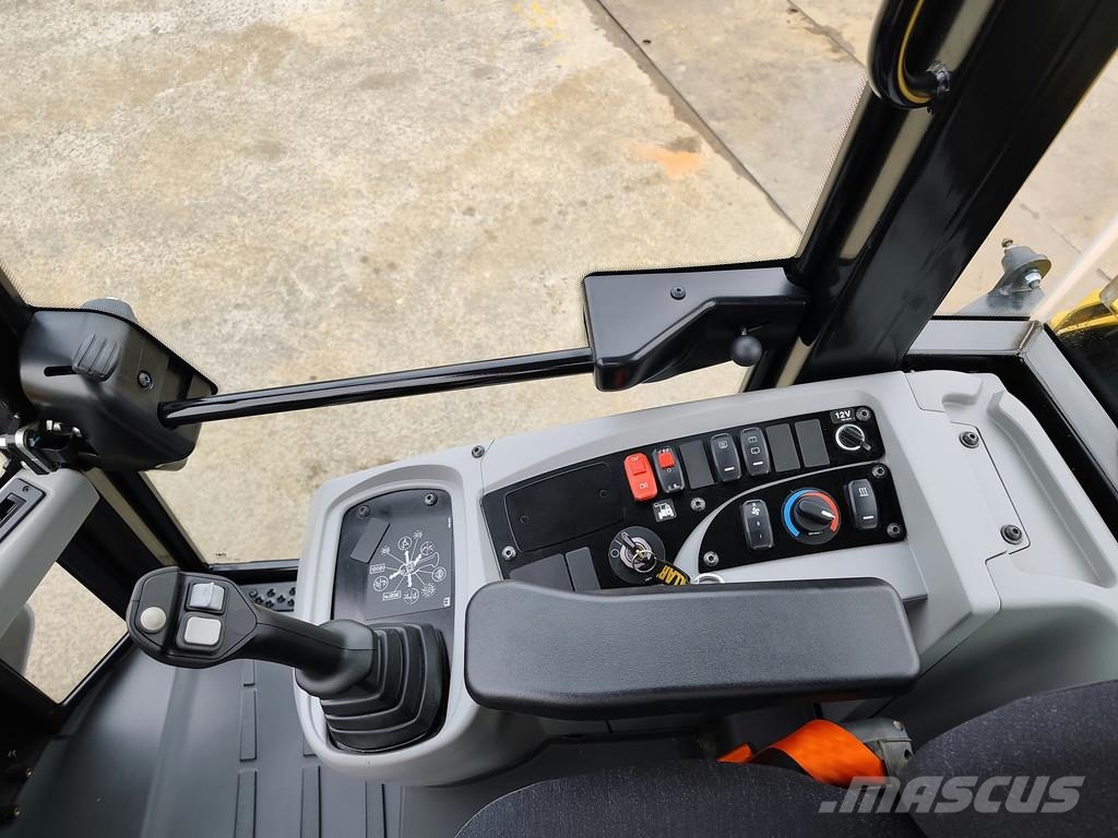 CAT 906M . Utovarivači na kotačima
