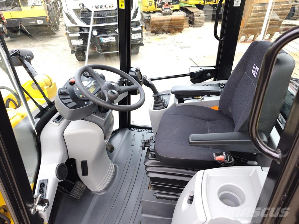 CAT 906M . Utovarivači na kotačima