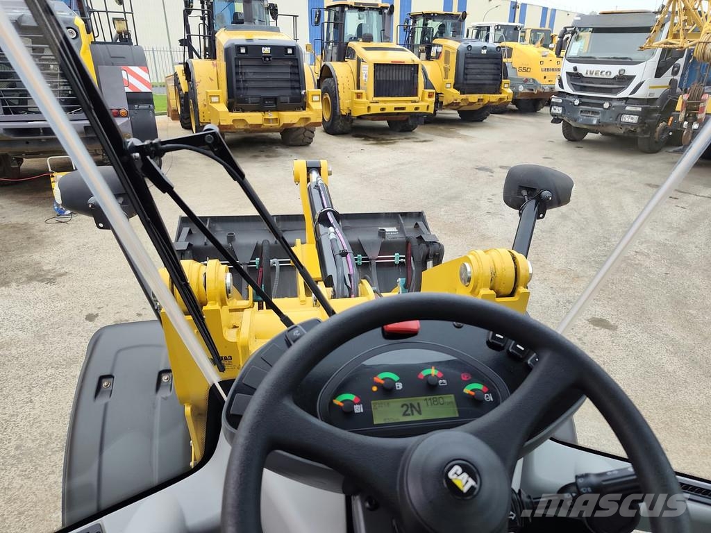 CAT 906M . Utovarivači na kotačima