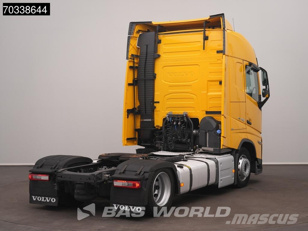 Volvo FH 460 4X2 Globe Mega 2x Tanks I-ParkCool Navi ACC Tracteur routier