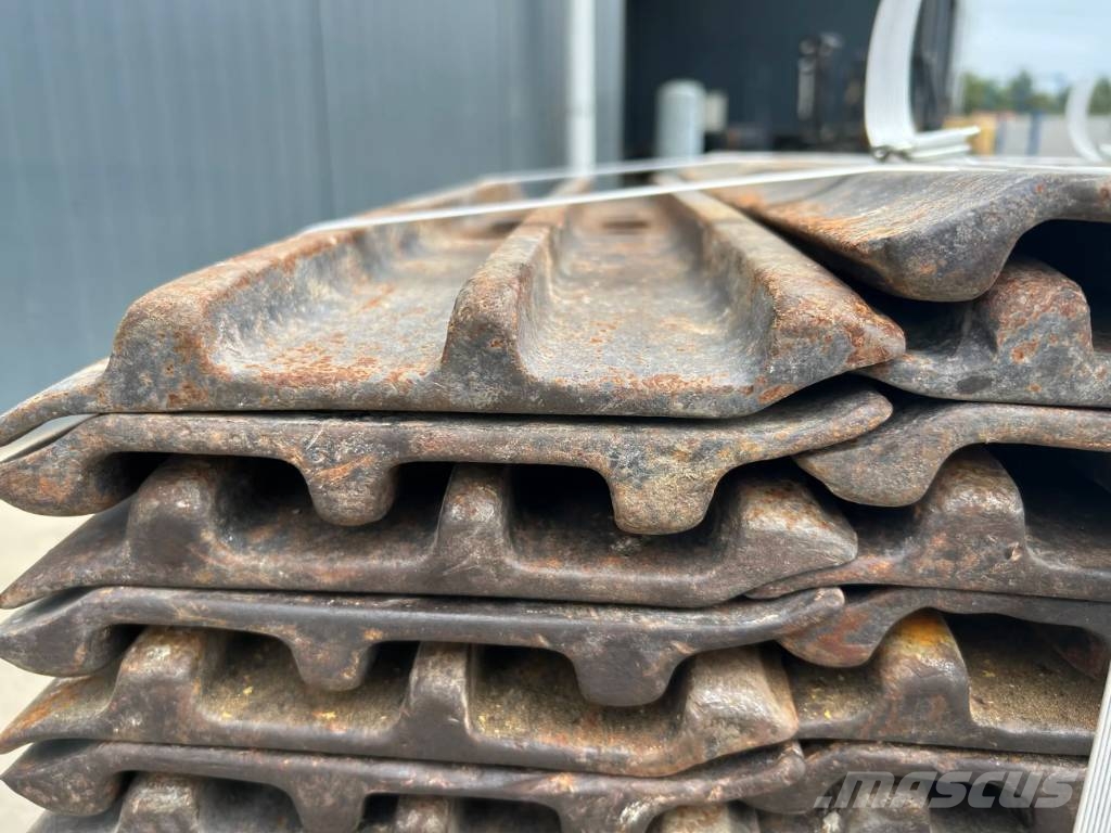 CAT 320D / 320E / 323D / 323E 700mm shoes - 30%  Togg Muud osad