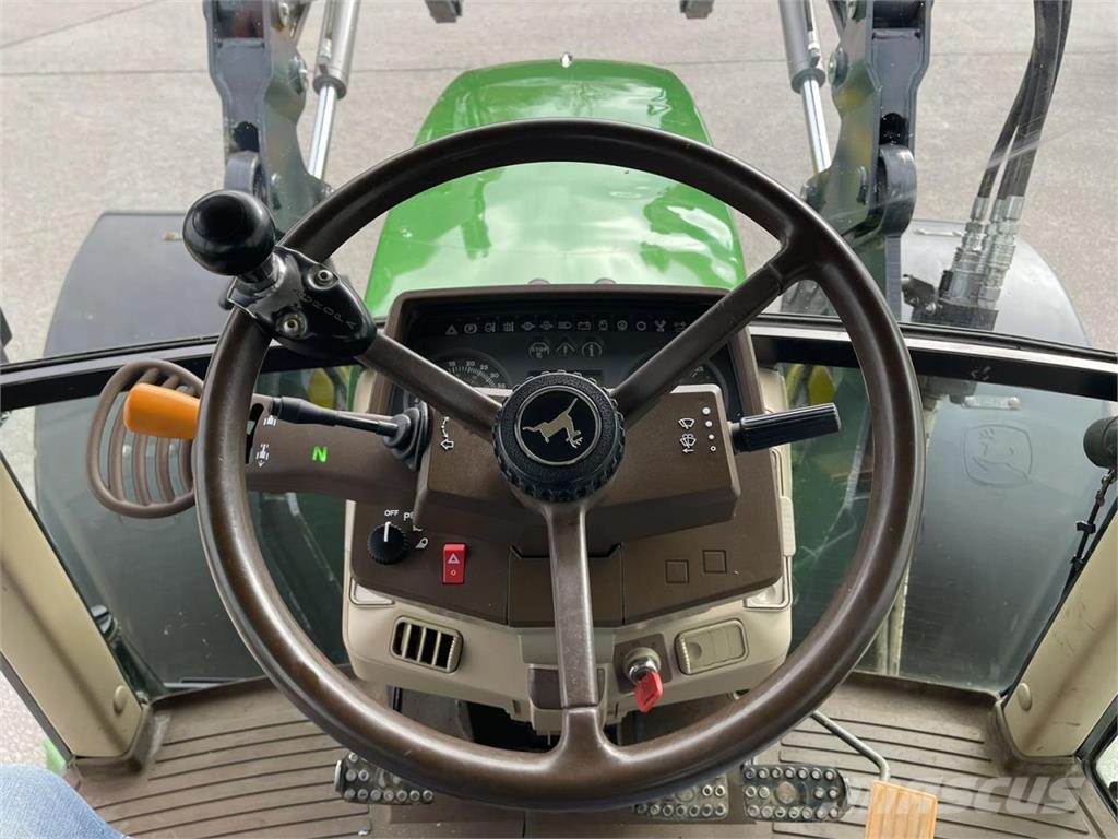 John Deere 6910 Power Quad, Frontlader Stoll FZ 30.1, gepfleg الجرارات
