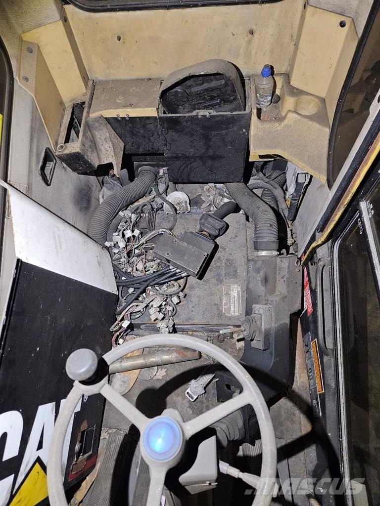 CAT M 318 - Cabin/Kabine/Cabine Cabine si interior