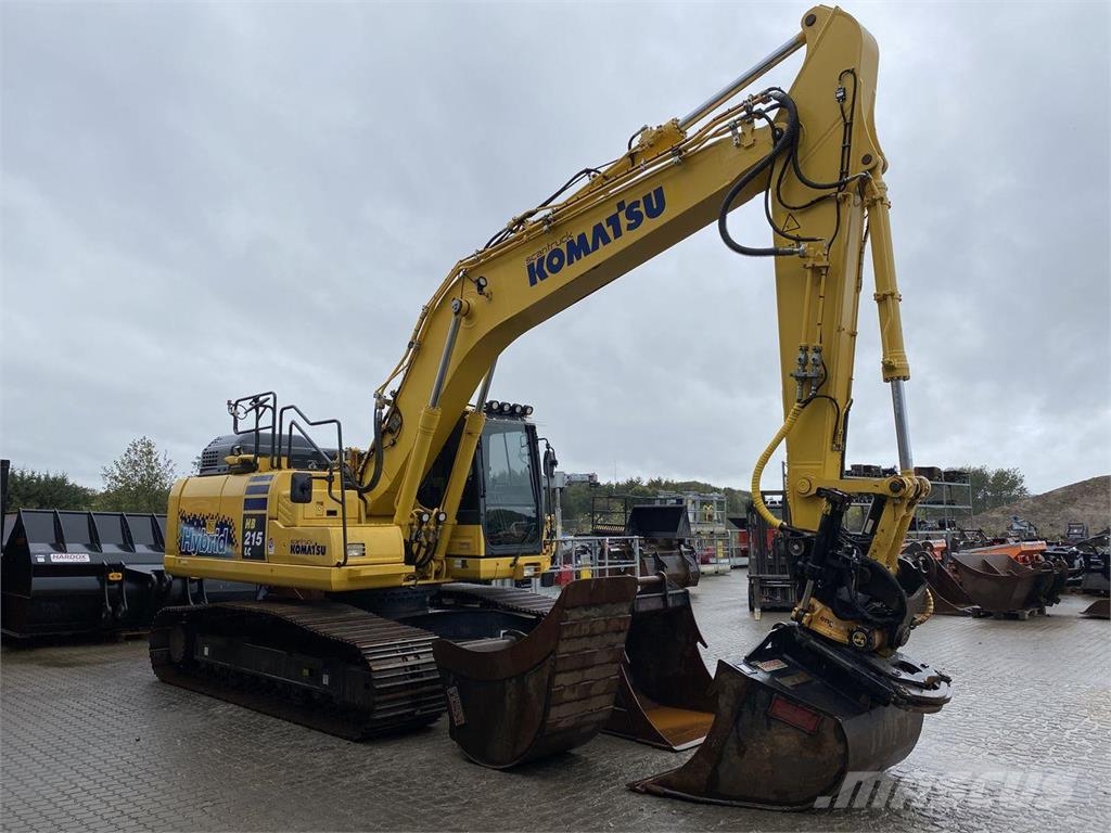 Komatsu HB215LC-3 حفارات زحافة