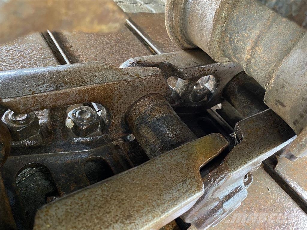 Komatsu HB215LC-3 حفارات زحافة