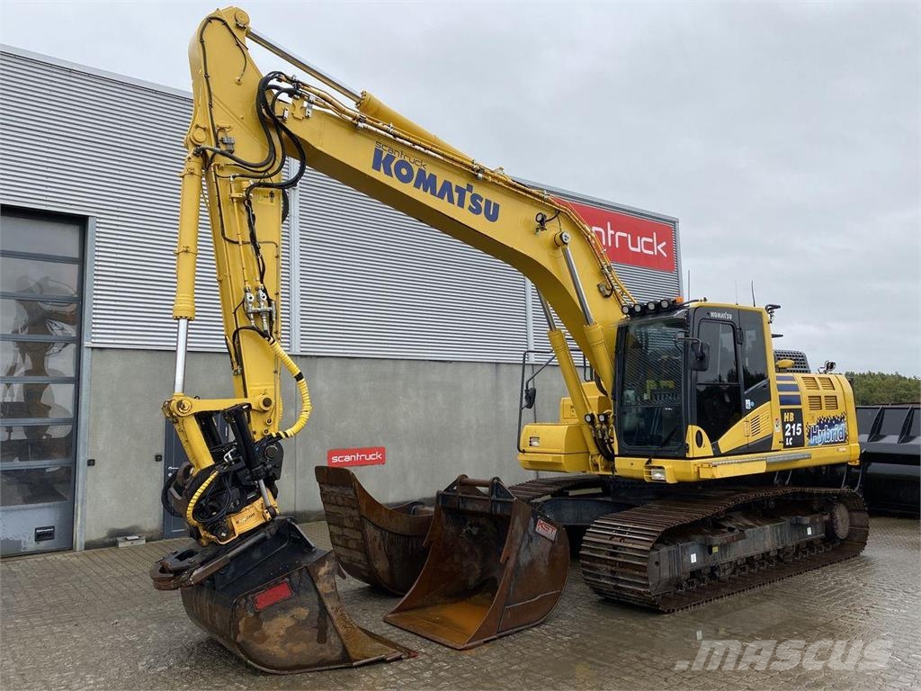 Komatsu HB215LC-3 حفارات زحافة