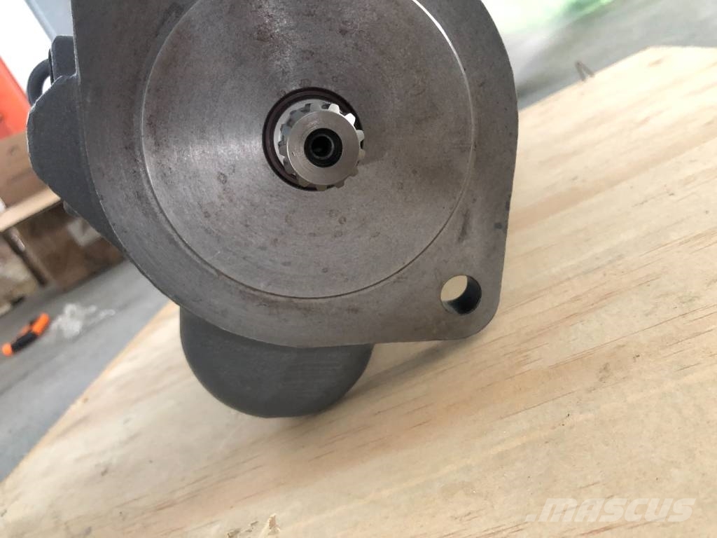 Hitachi EX27 Hydraulic Pump Хидравлични