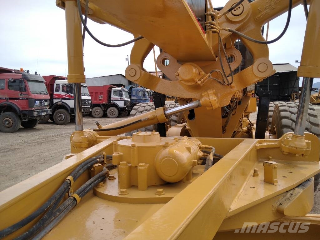 CAT 16 G Niveleuse