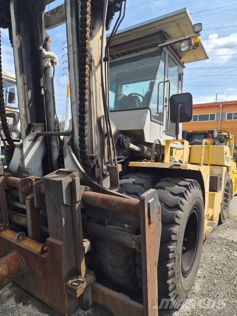 TCM FD 200 Teleskopski viličarji