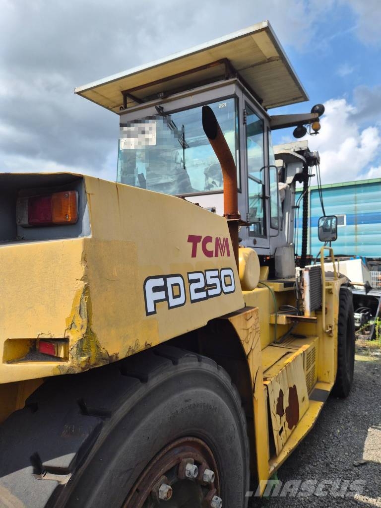 TCM FD 200 Teleskopski viličarji