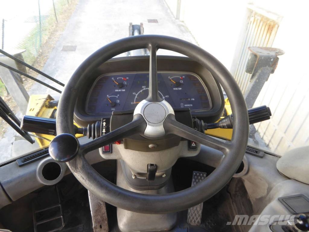New Holland W130 لوادر بعجل