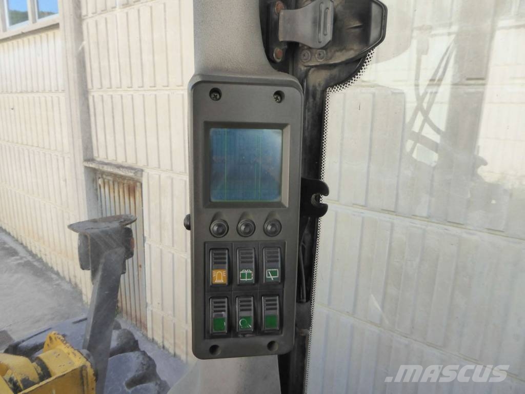 New Holland W130 لوادر بعجل