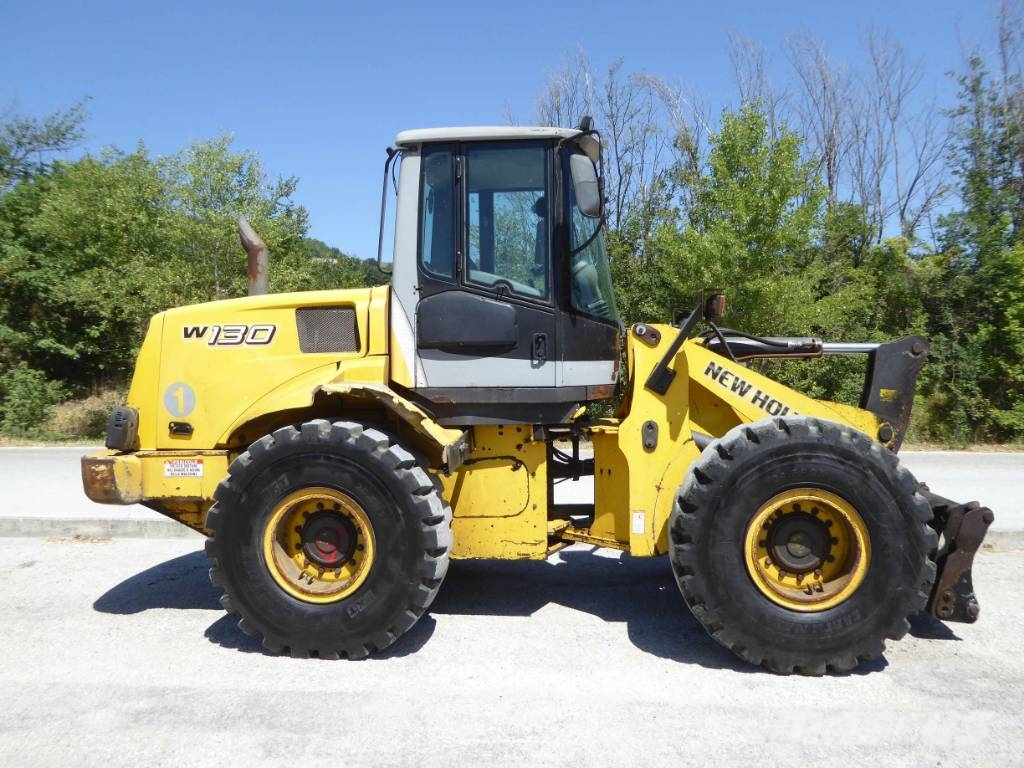 New Holland W130 لوادر بعجل