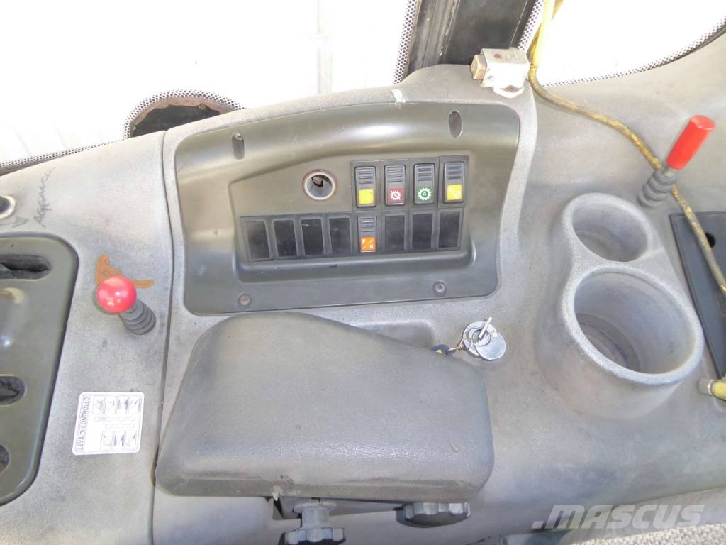 New Holland W130 لوادر بعجل