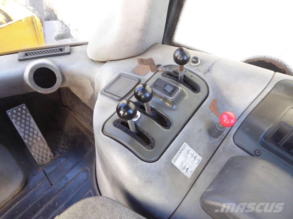 New Holland W130 لوادر بعجل