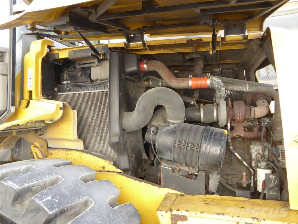 New Holland W130 لوادر بعجل