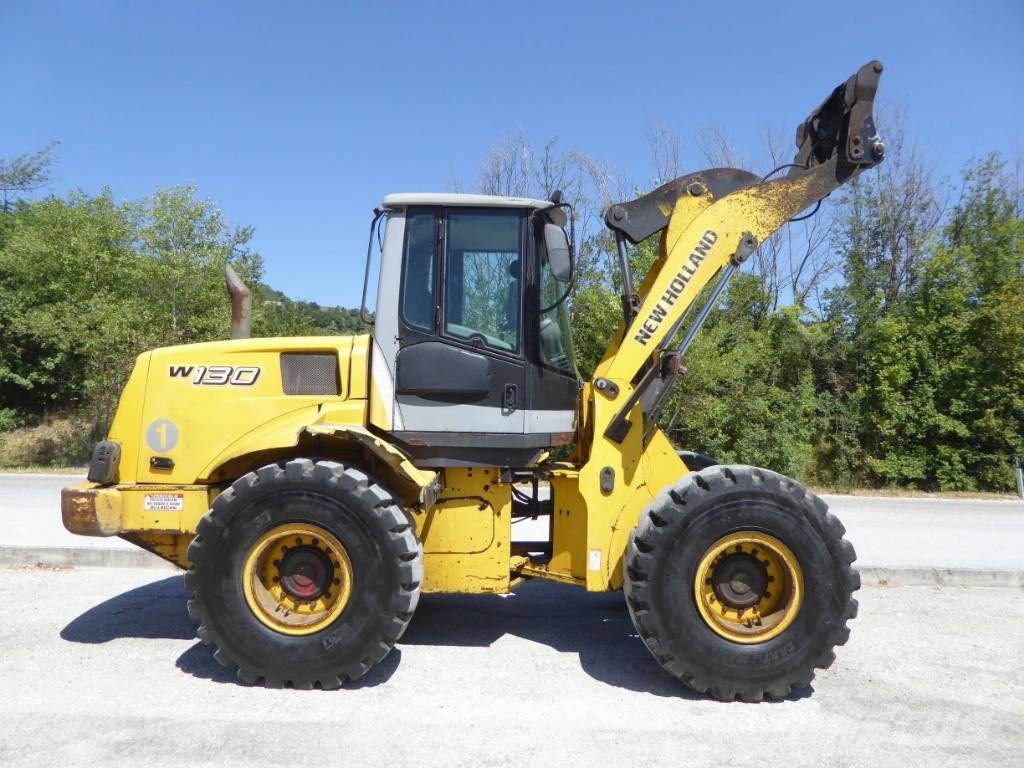New Holland W130 لوادر بعجل