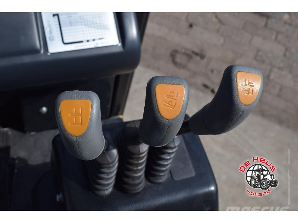 Eurotrac FE18 3 stage 4.5M mast Автомобілі