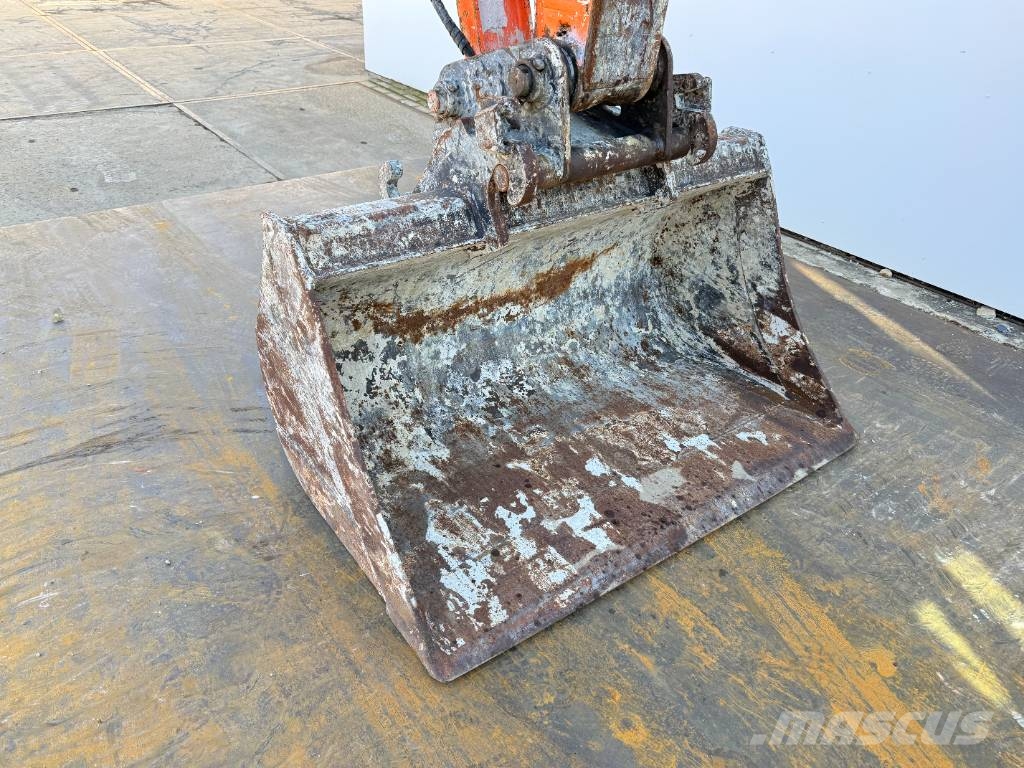 Hitachi ZX130-3 - Hammer Lines / Quick Coupler Roomikekskavaatorid