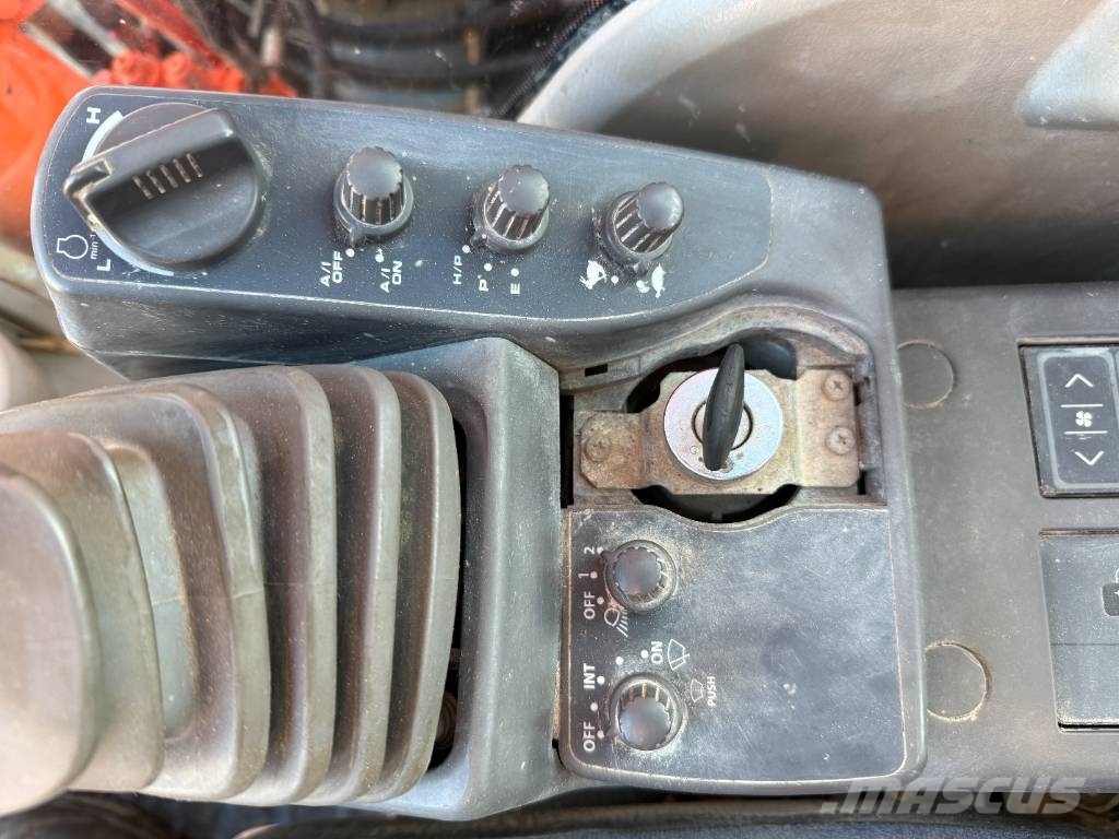 Hitachi ZX130-3 - Hammer Lines / Quick Coupler Roomikekskavaatorid