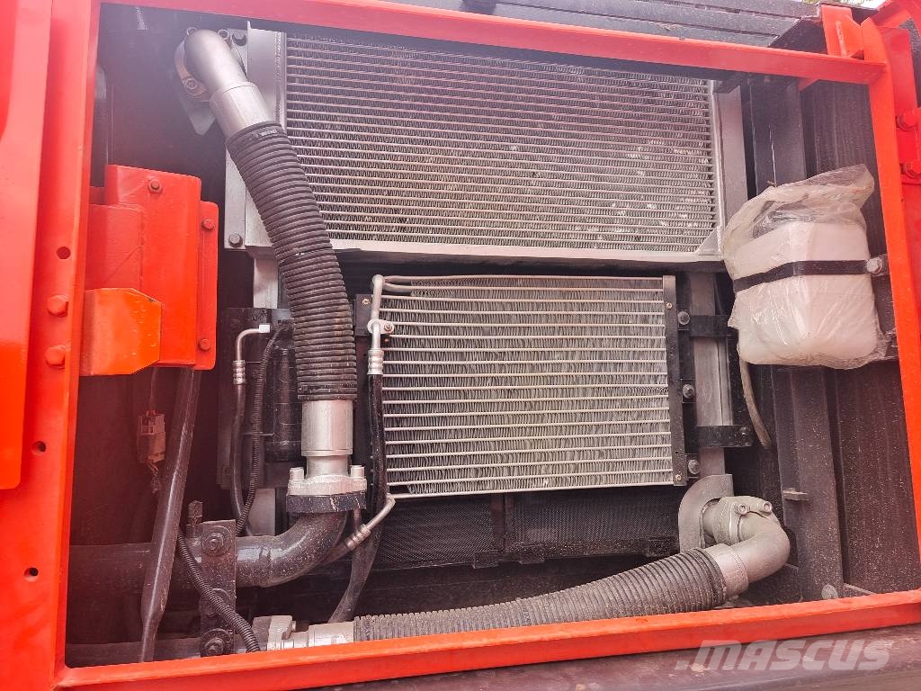 Doosan DX225LC-9C 3000 units excavators in stock Bagri goseničarji