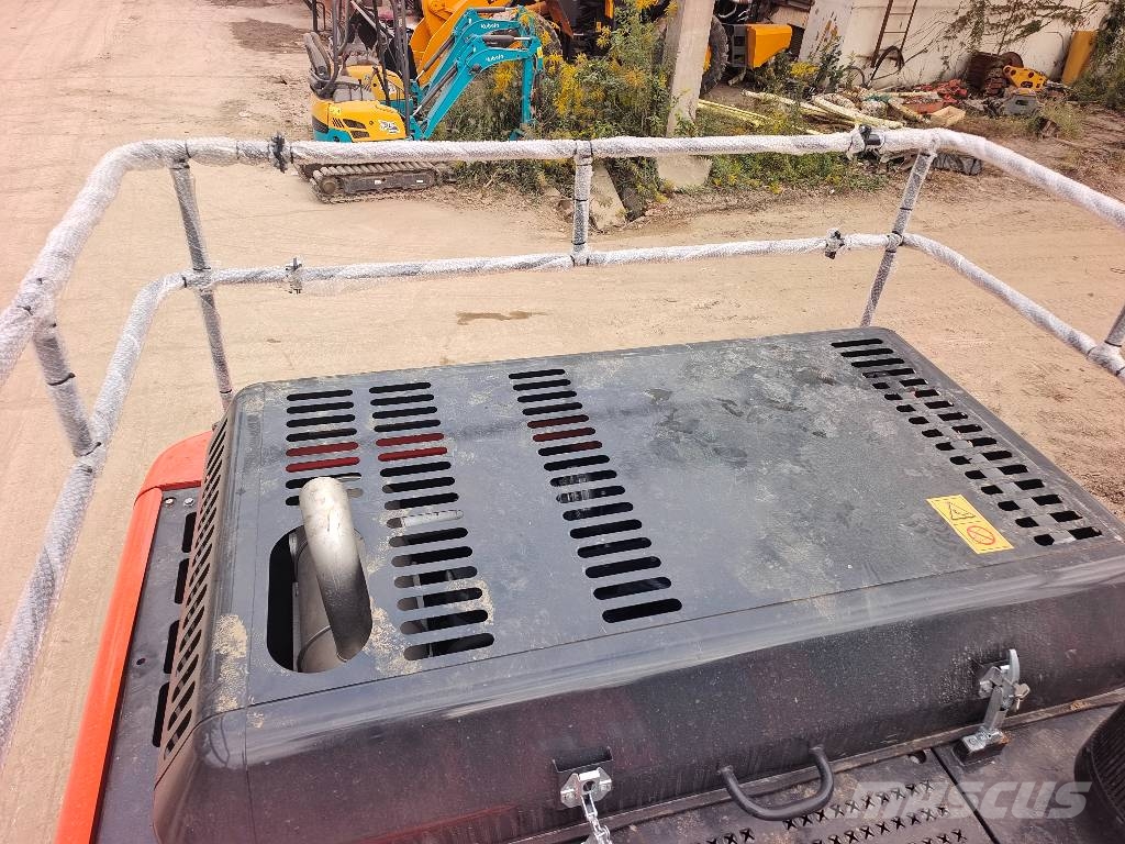 Doosan DX225LC-9C 3000 units excavators in stock Bagri goseničarji